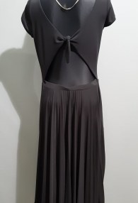 Gil Santucci sukienka czarn plisowana