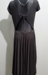 Gil Santucci sukienka czarn plisowana